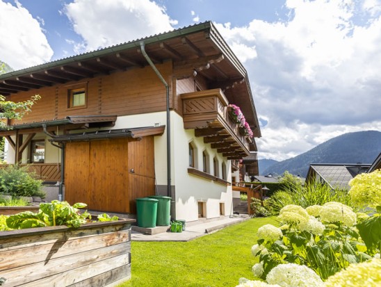 Hortensien und Hochbeet im Ferienhaus Eva